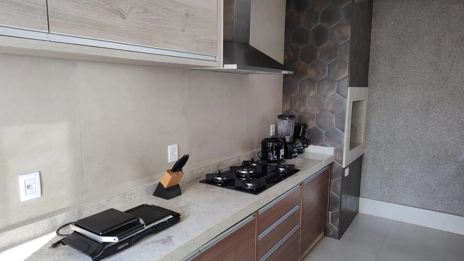 Casa Alto Padrao Em Bairro Nobre De Caldas Novas Com Piscina Quente E Sala De Jogos